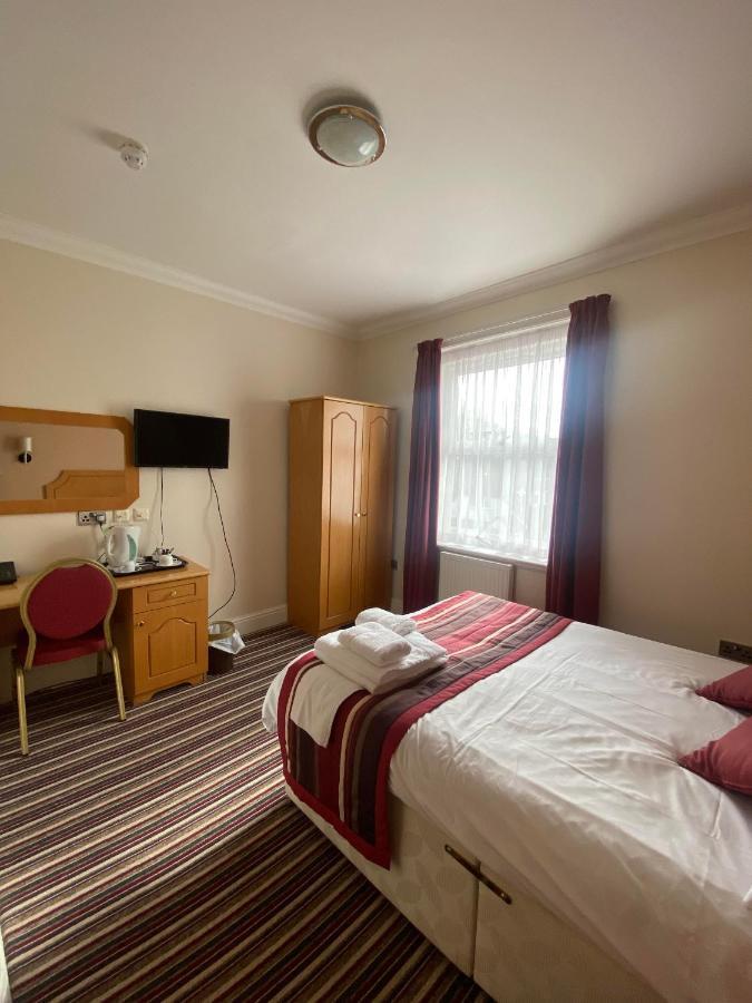 The Lawn Hotel Reading Bagian luar foto