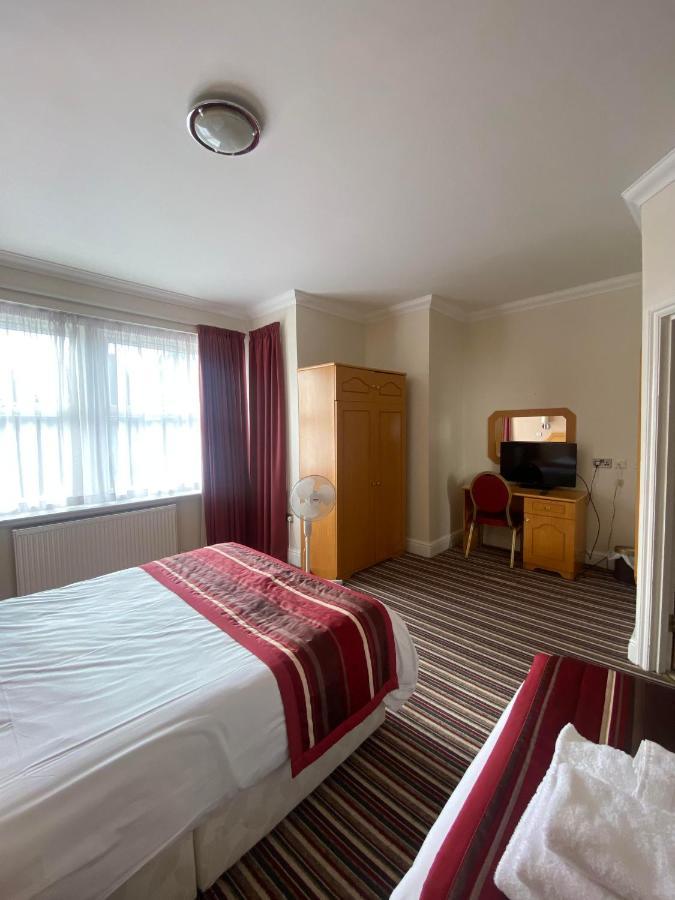 The Lawn Hotel Reading Bagian luar foto